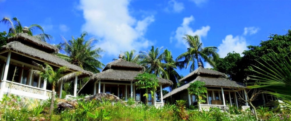 Breve Azurine Lagoon Retreat 2/50