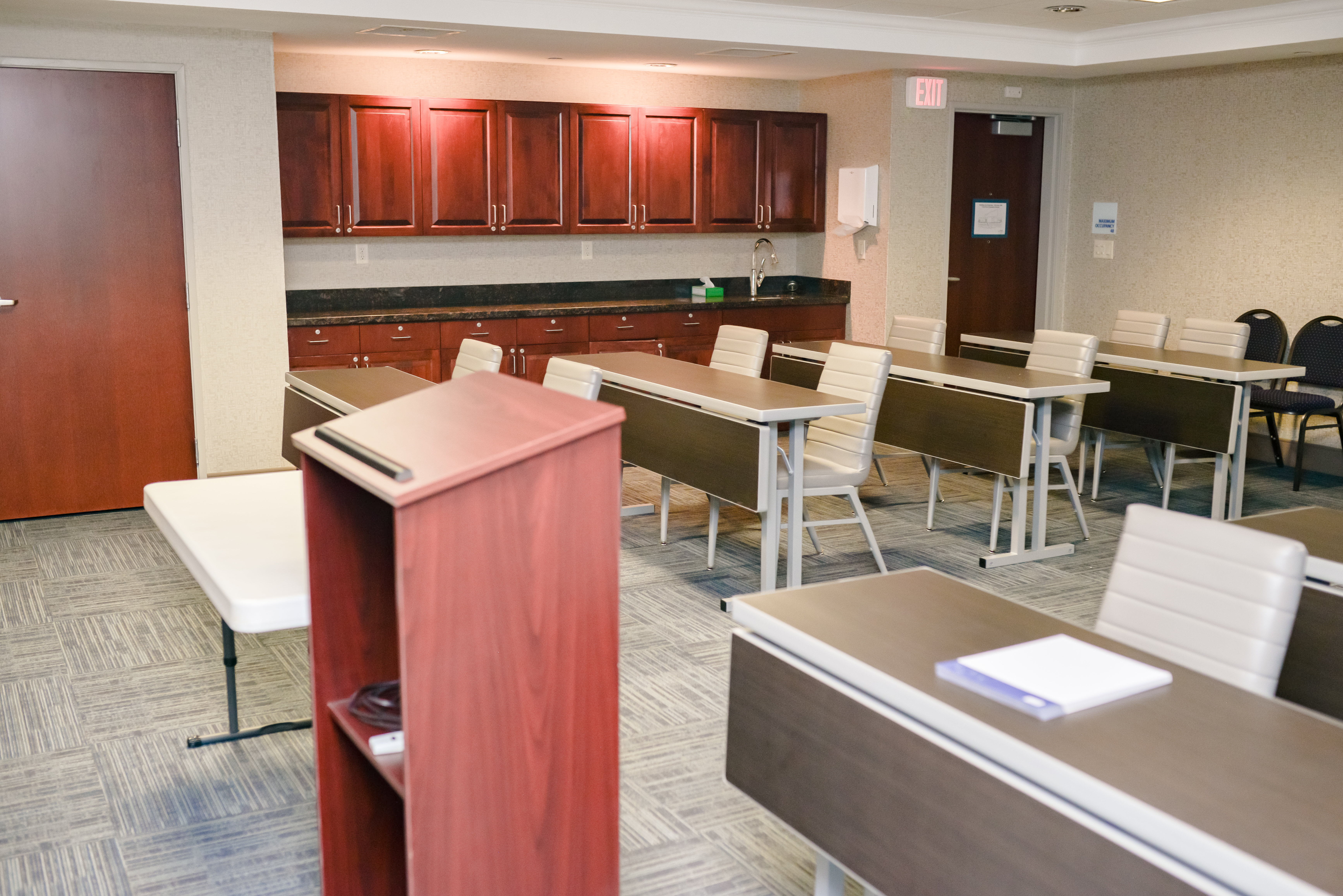 Holiday Inn Express Hotel Suites Winona 46/49