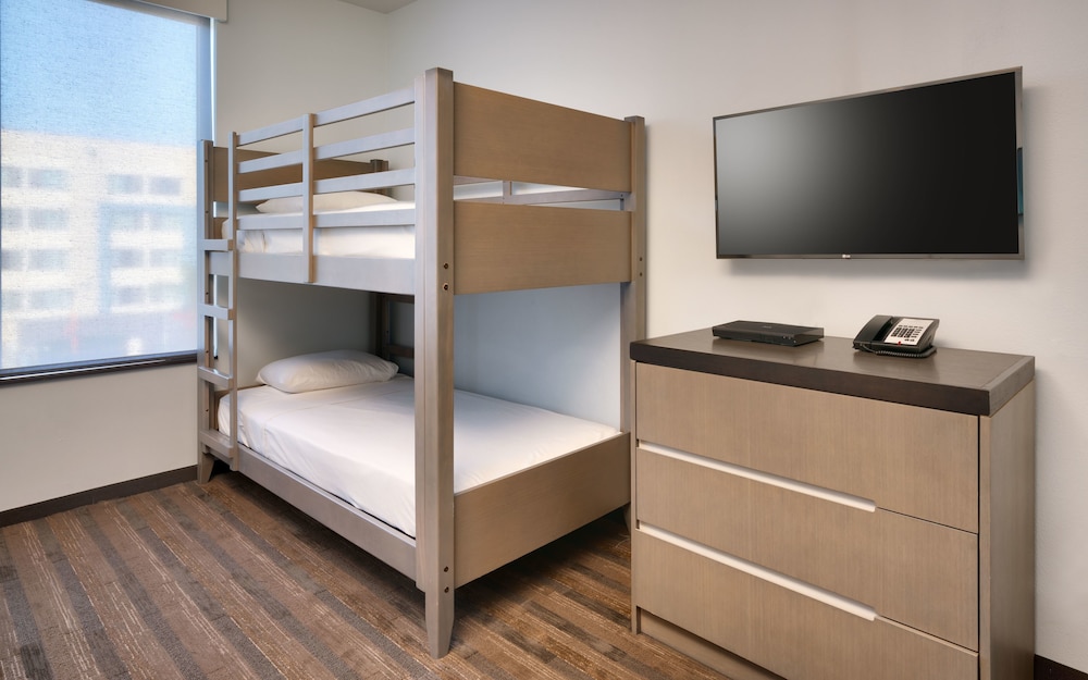 HYATT HOUSE AT ANAHEIM RESORT/CONVENTION CENTER 20/64