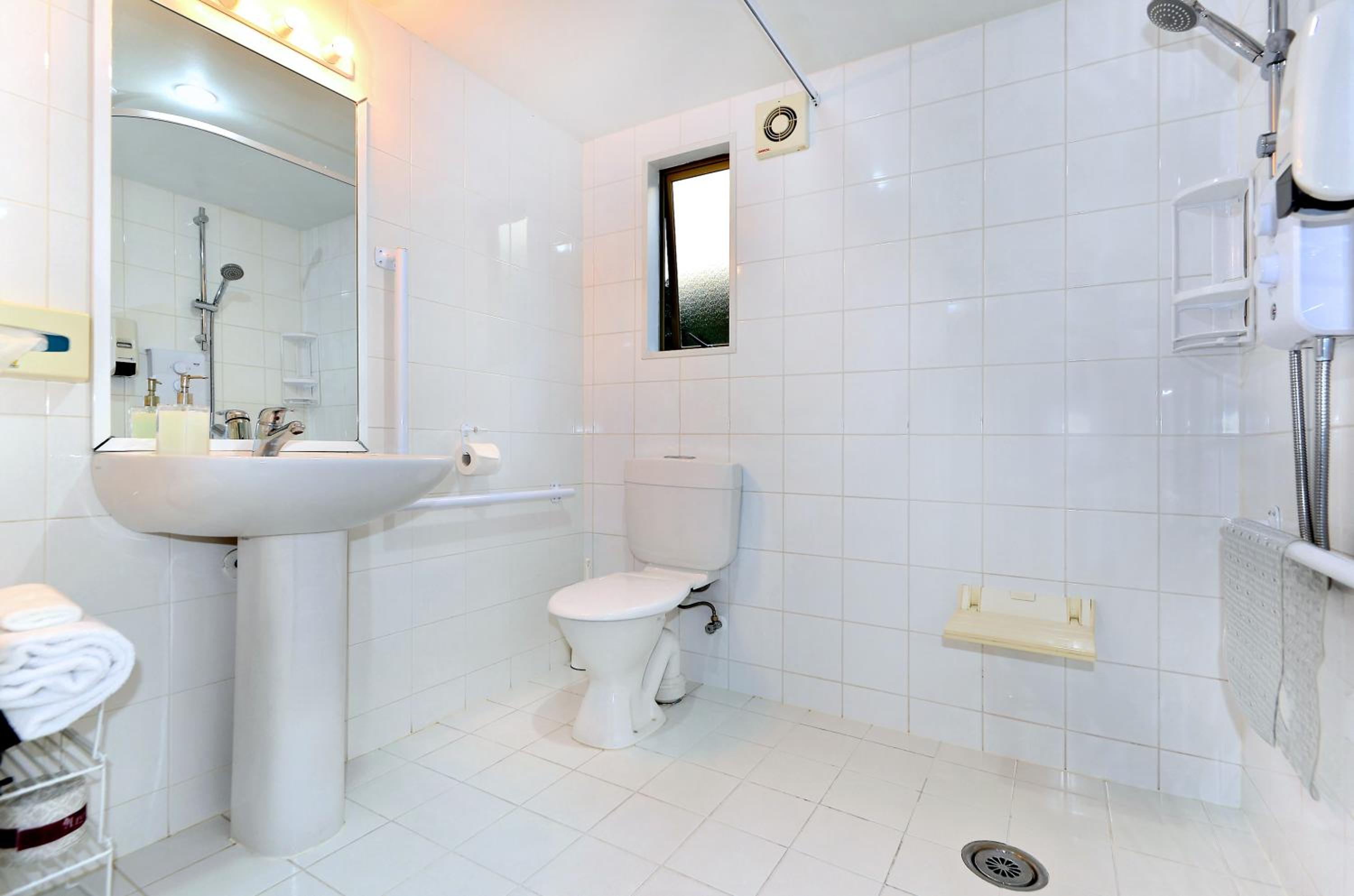 Studio, Accessible, ARENA MOTEL 2/2
