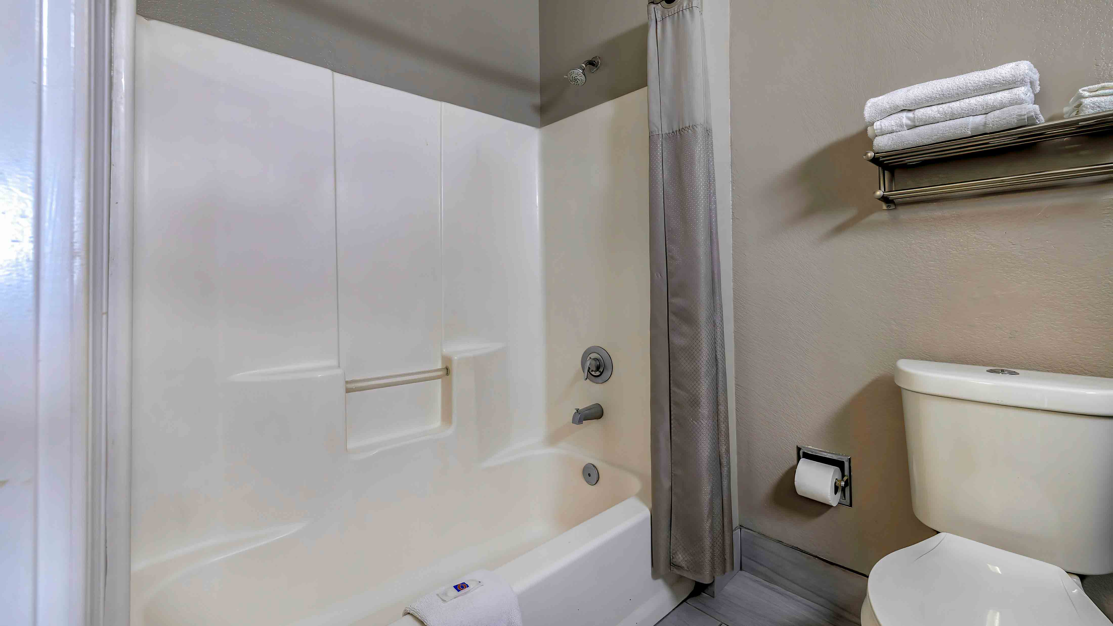 1 Queen Bed - Non-Smoking, Micfridge، Motel6 Cedar Park, TX 4/4