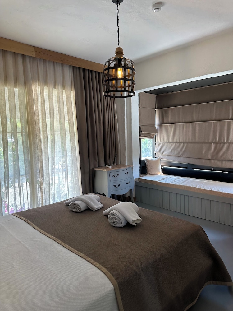 Argente Alacati Adults Only 7/31