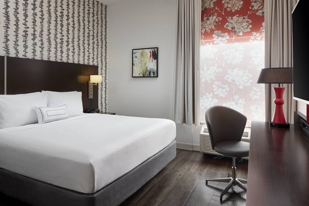 ROOM, KING BED, ACCESSIBLE