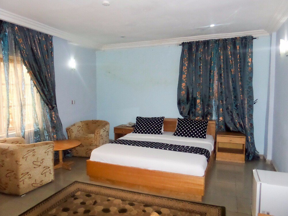 Junbic Apartment And Suites 8/22