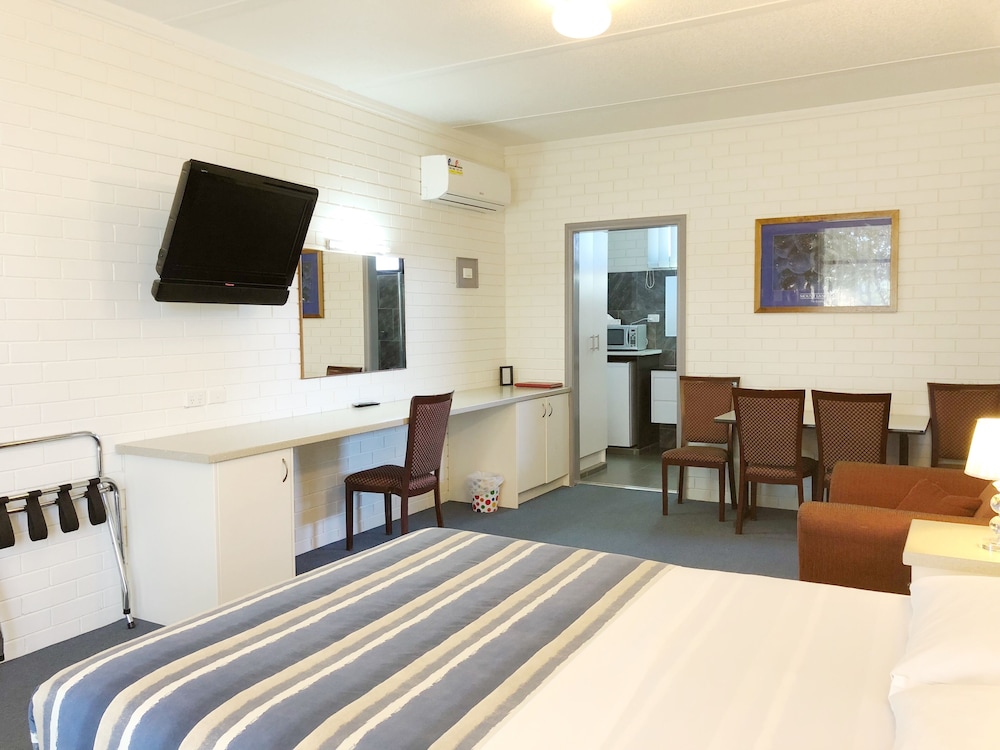 Statesman Motor Inn 22/47