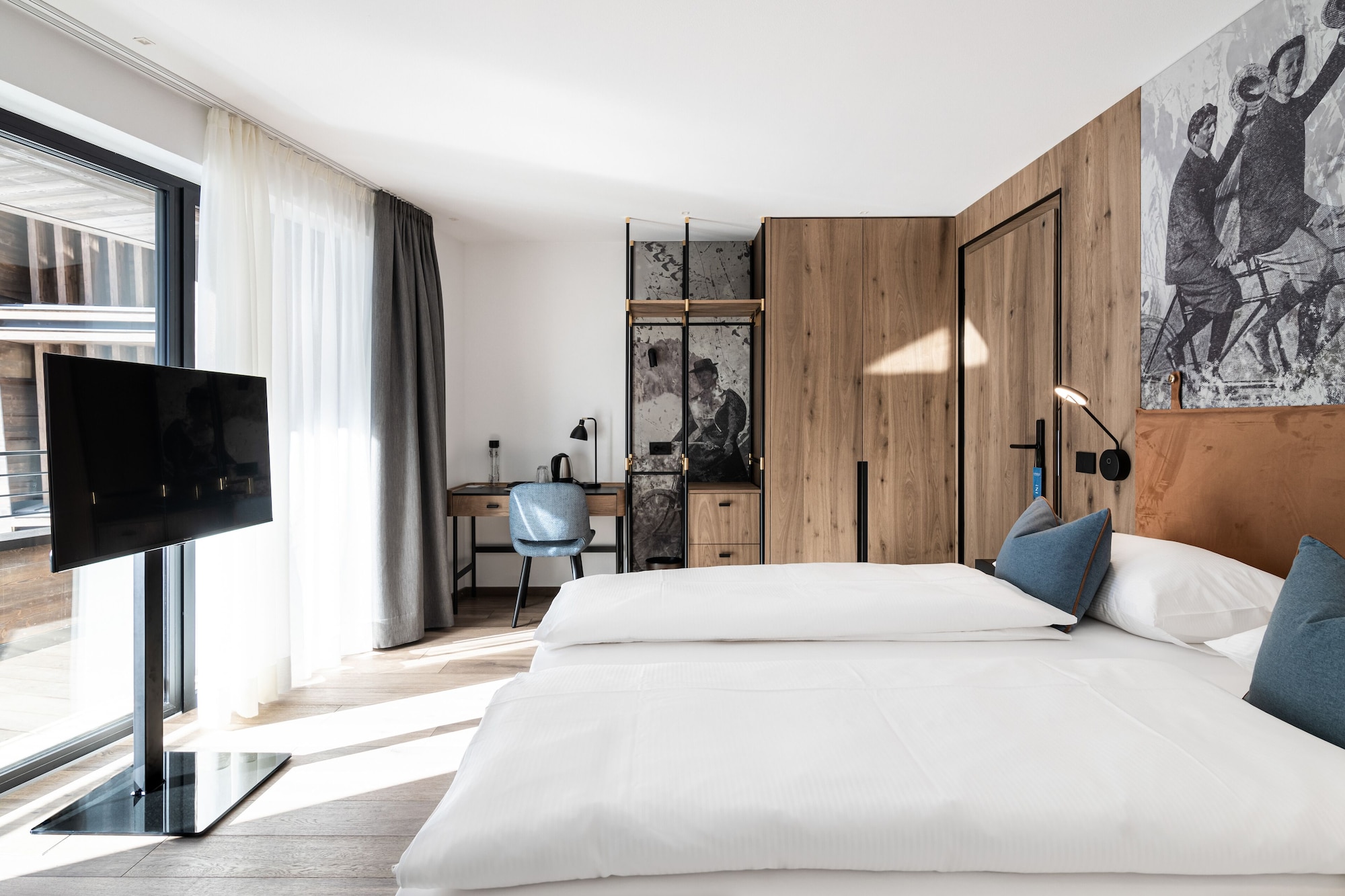 DELUXE, DOUBLE BED
