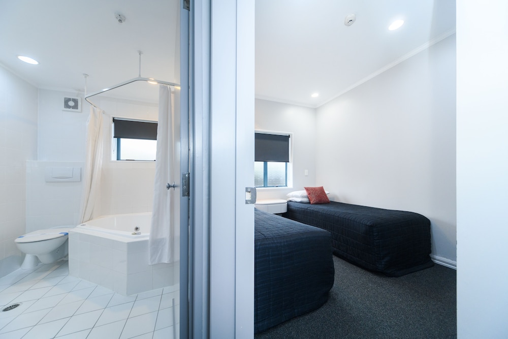 Aubyn Court Spa Motel 16/41