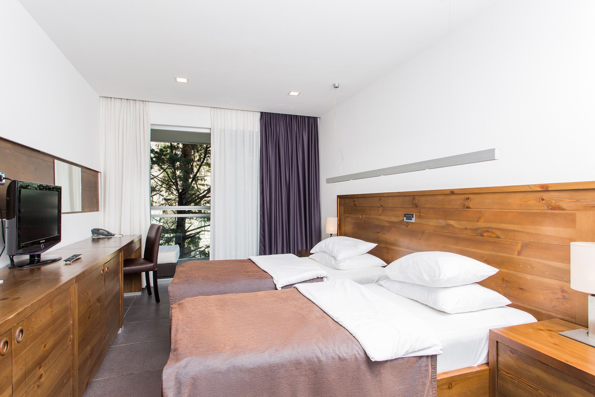 غرفة قياسية بسرير مزدوج بشرفة، Avala Resort and Villas 5/8