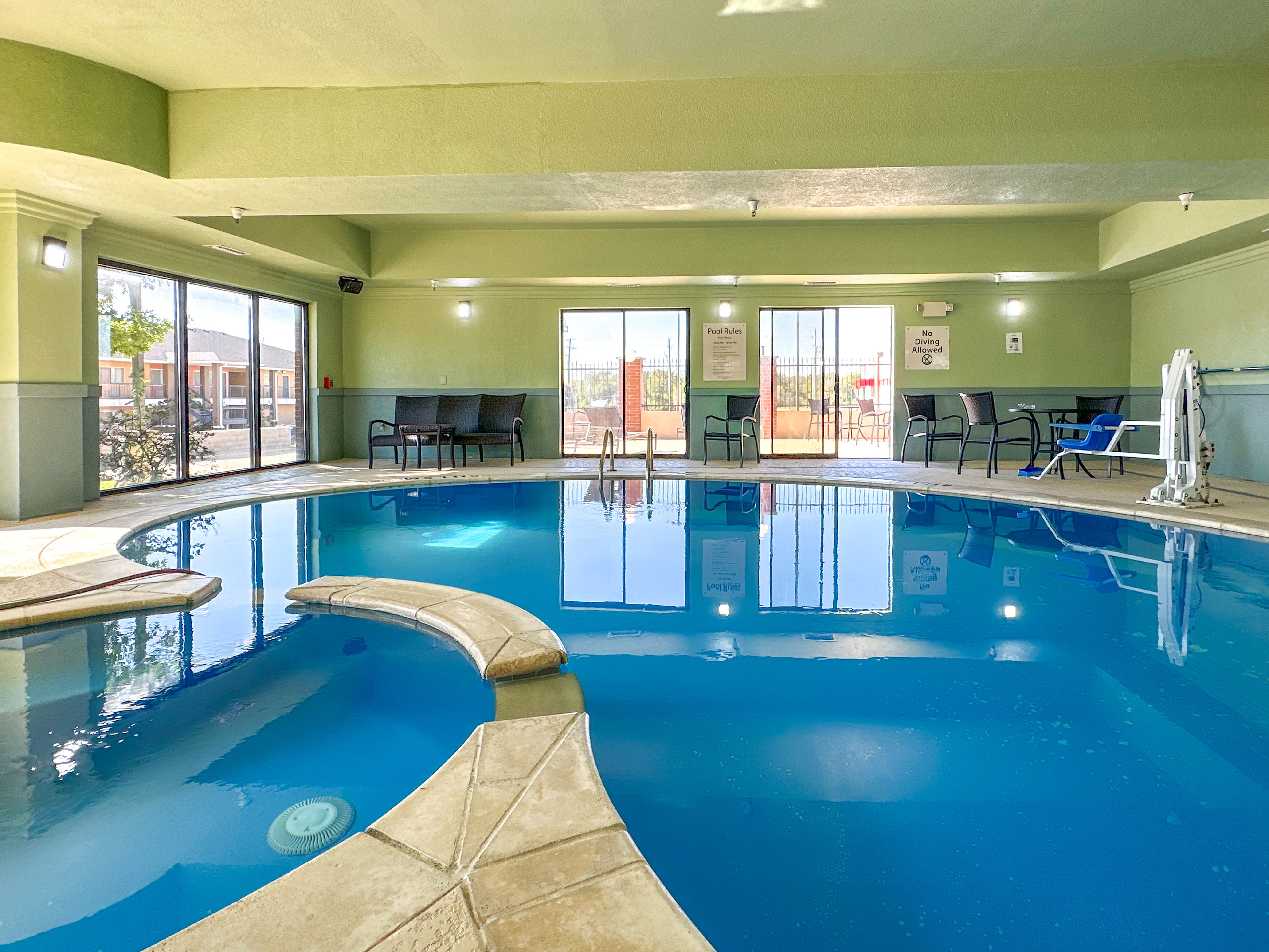 Holiday Inn Express Hotel Suites Ennis 40/70