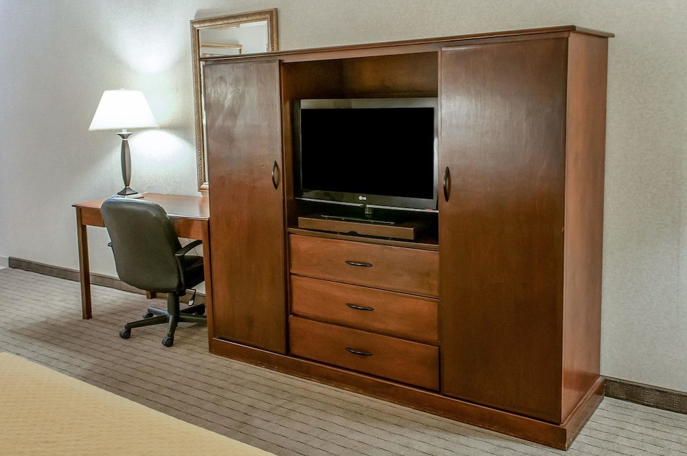 Quality Inn & Suites Grants I-40 32/34