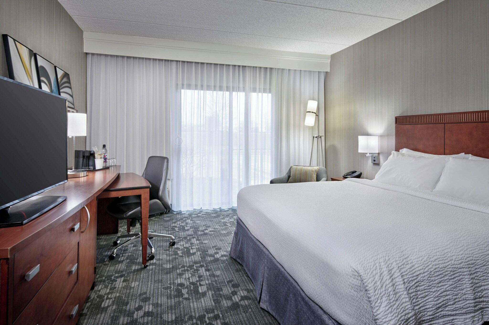 غرفة بسرير مزدوج لذوي الإعاقة
