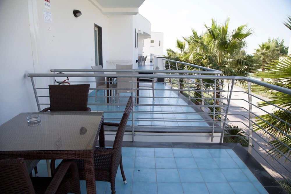 Medea Beach Resort 4/50