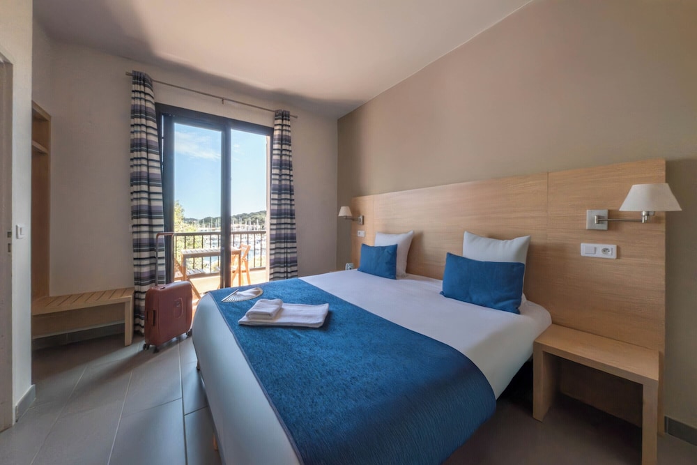 3 BEDROOMS, APARTMENT