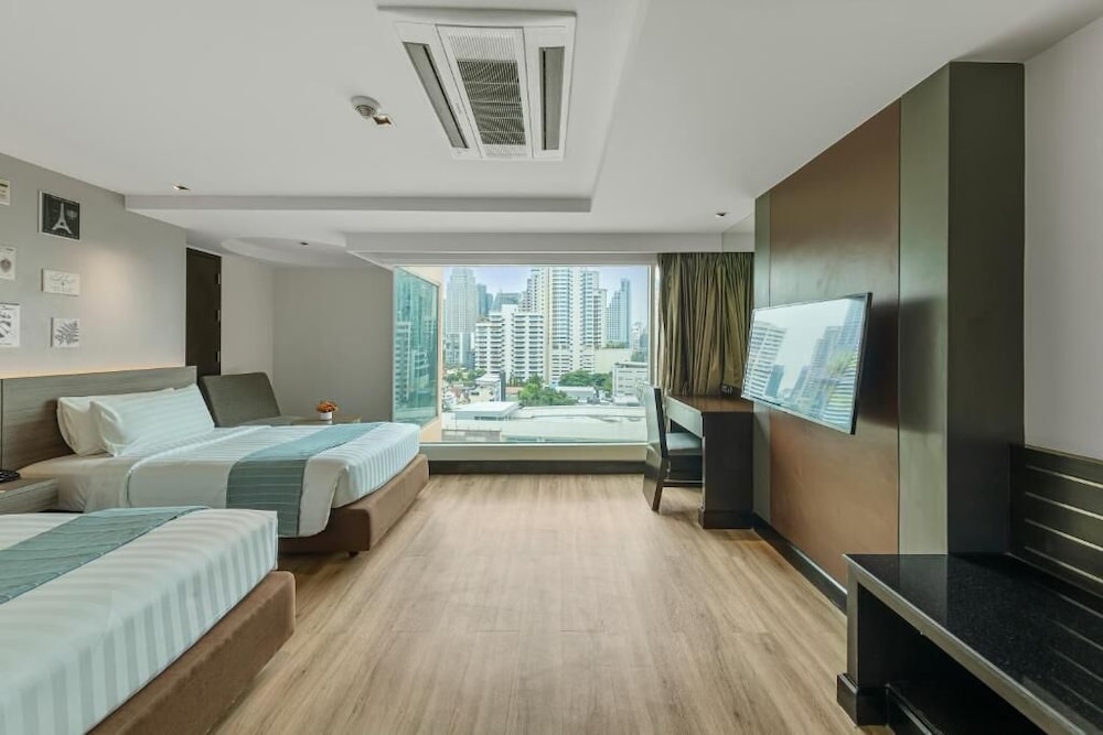 DELUXE, TWIN BEDS