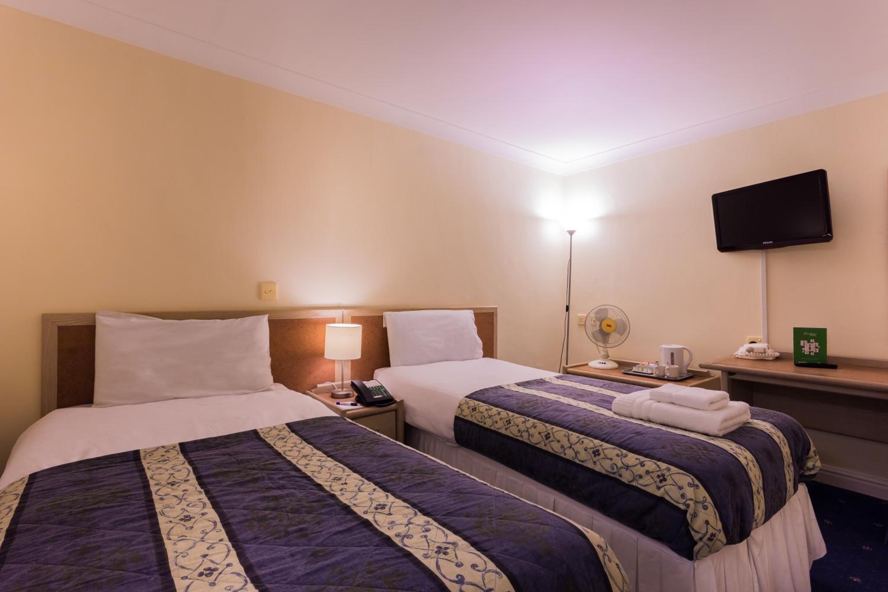 Budget, Twin Beds, No Window
