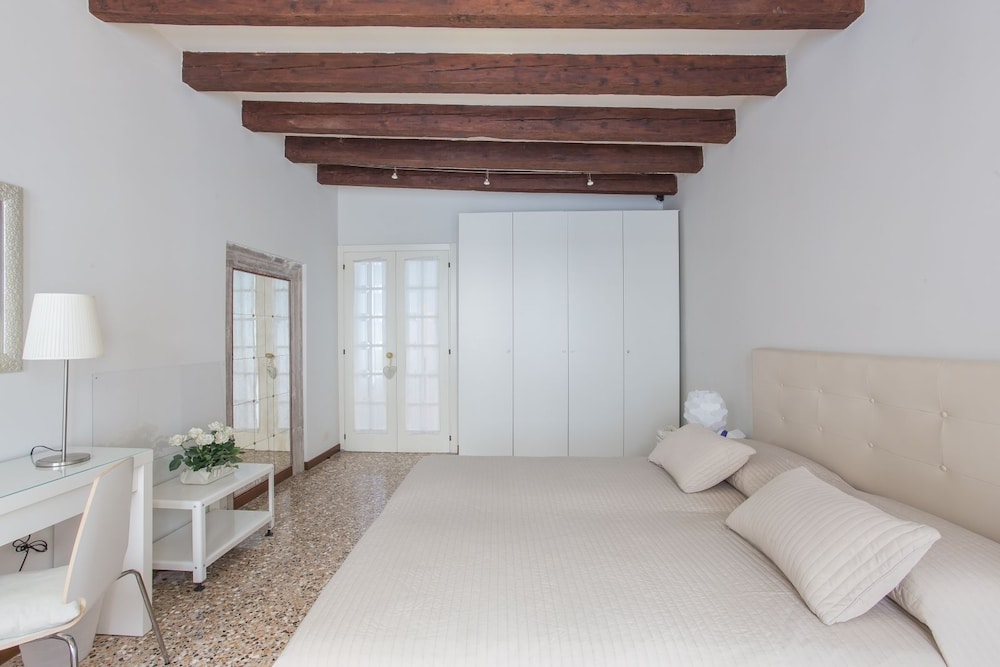 Venezia - Calle della Regina 752b 2/23