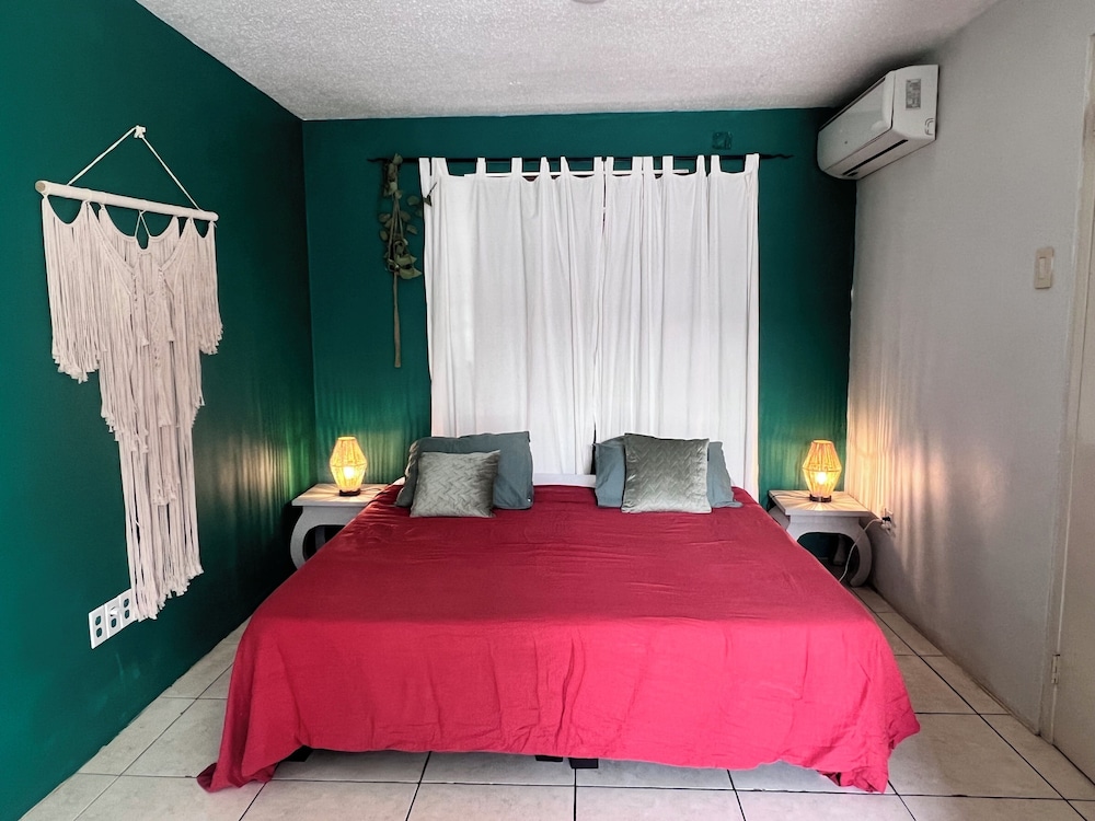 1 Bedroom, Apartment, 1 King and 1 Single Beds, Garden View, Garden Area