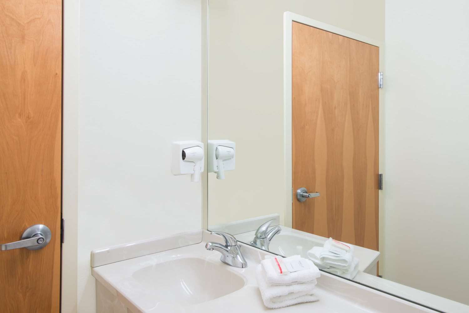 Microtel Inn & Suites by Wyndham Plattsburgh 37/41