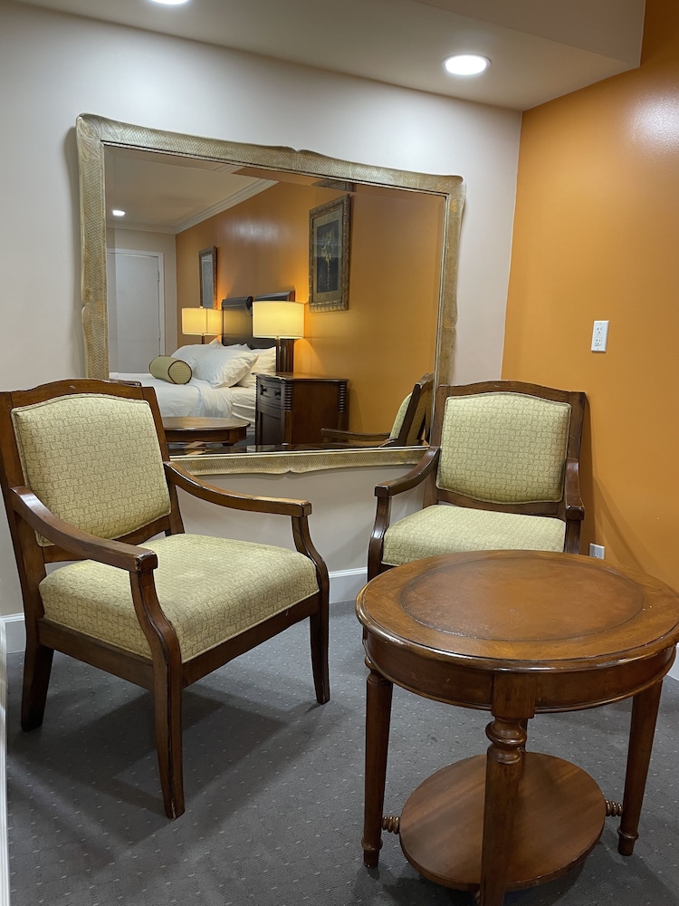 Howard Johnson by Wyndham Ridgecrest, CA 39/63