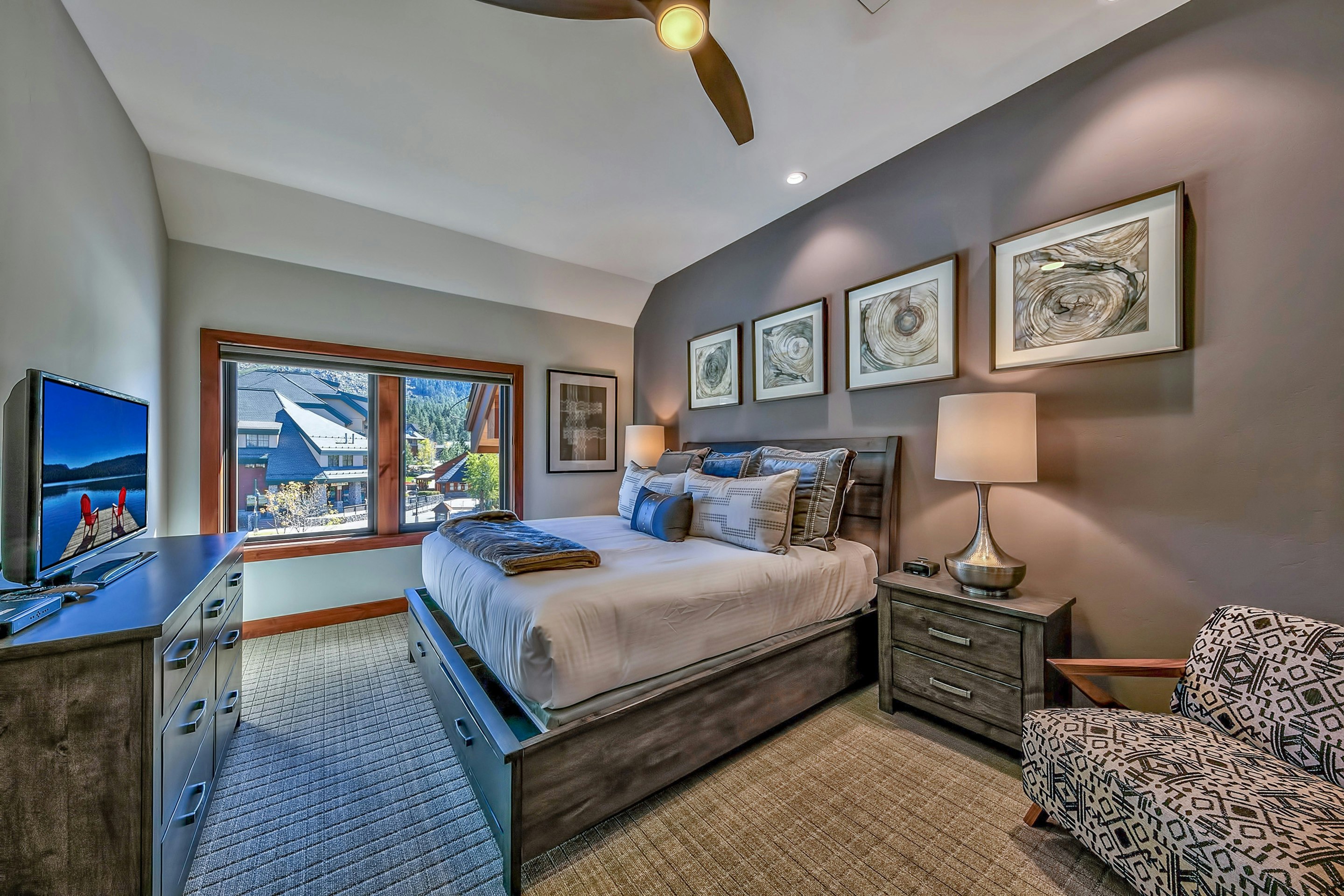 2 BEDROOMS, RESIDENCE, MOUNTAIN VIEW