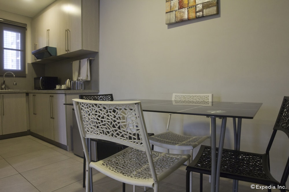 Jade Hotel Suites 56/66
