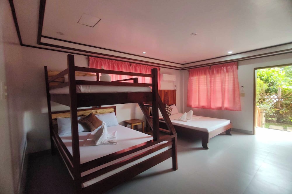 Summer Homes Beach Front Resort and Cottages Port Barton 19/50