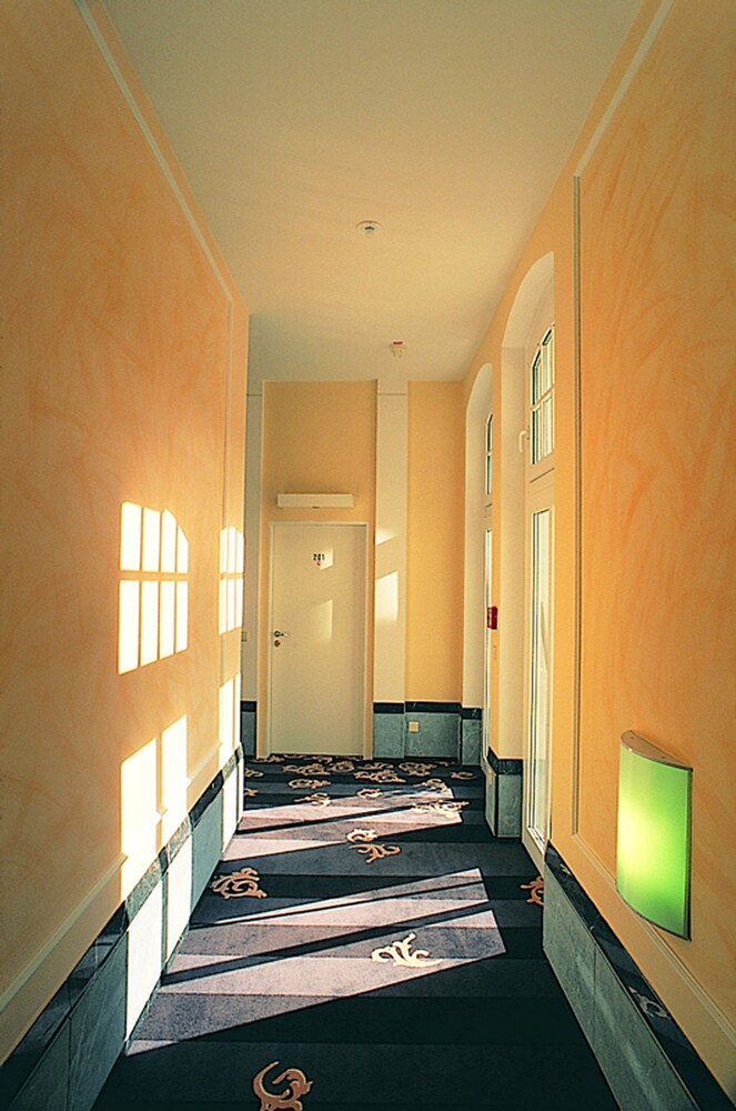 DOM HOTEL LIMBURG 35/76