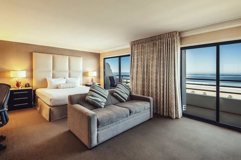 The Waterfront Beach Resort, a Hilton Hotel 40/77