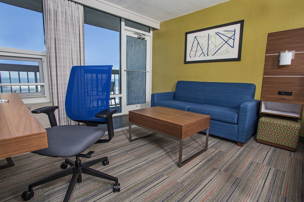 Holiday Inn Express Nags Head Oceanfront 49/62