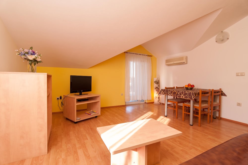 Villa Irena 25/50