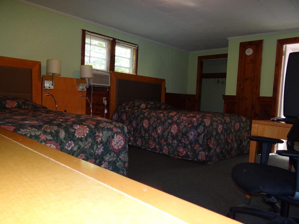 Jonathan Edwards Motel 32/65