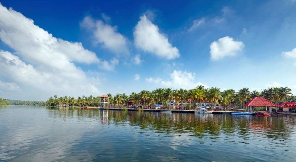 Estuary Sarovar Premiere , Poovar Island 43/50