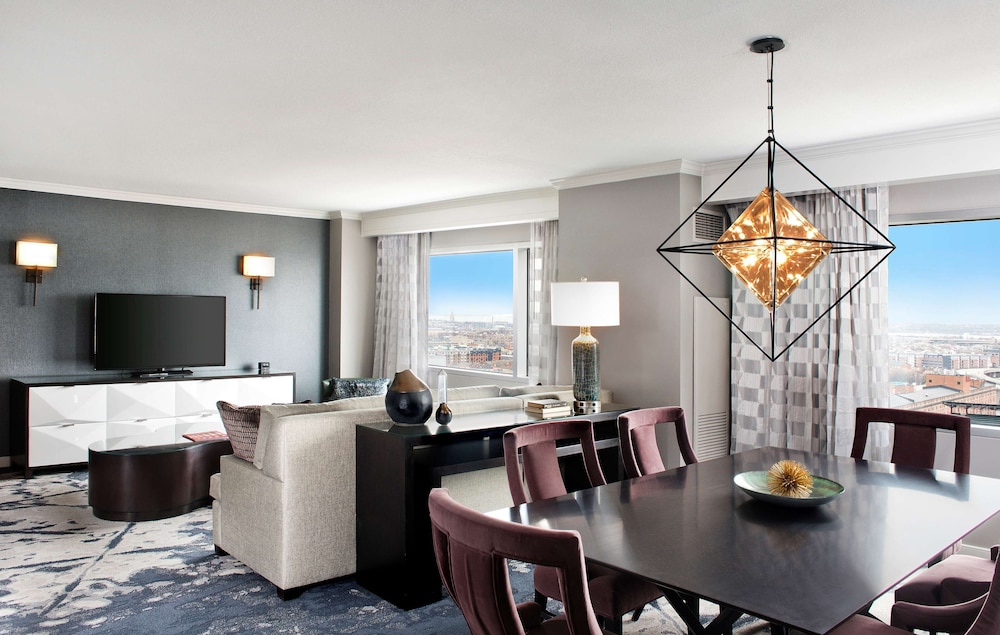 Hilton Baltimore Inner Harbor 54/84