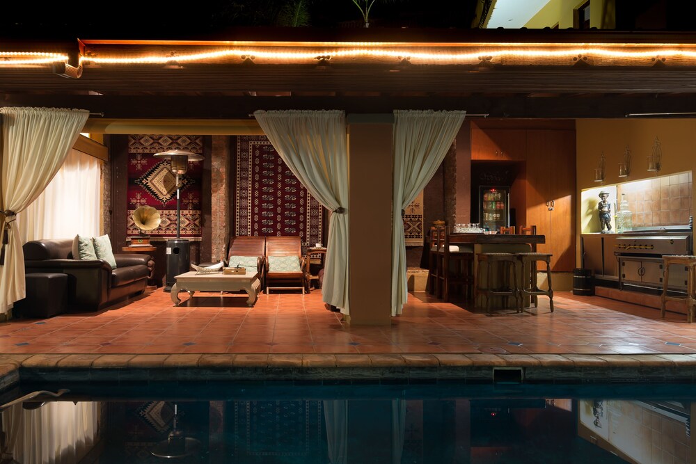 Bohemian House 24/50
