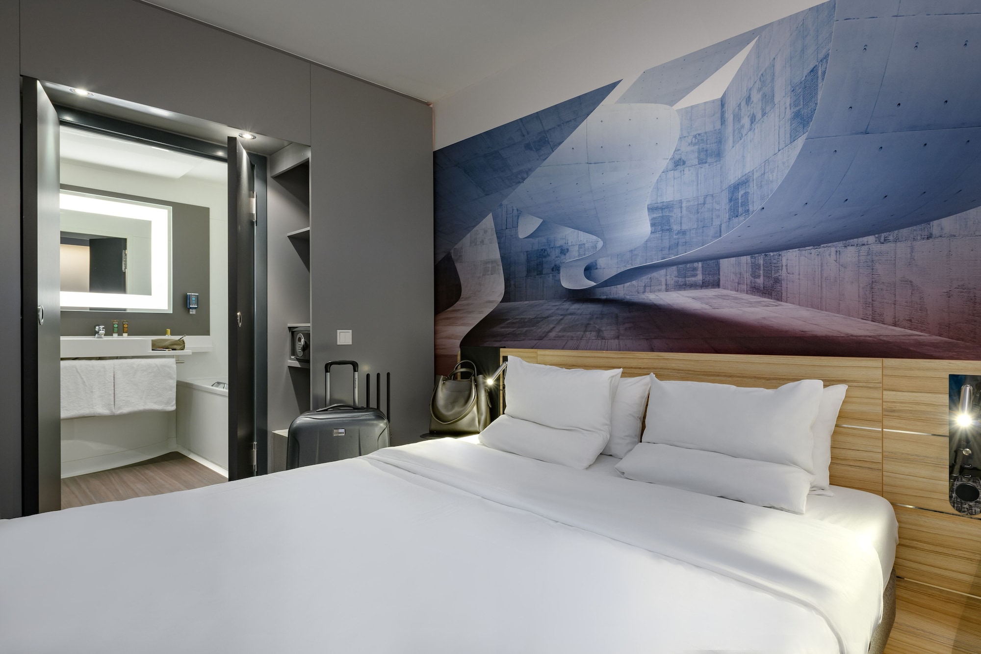 SUITE, DOUBLE BED, SOFA, KITCHENETTE, ACCESSIBLE