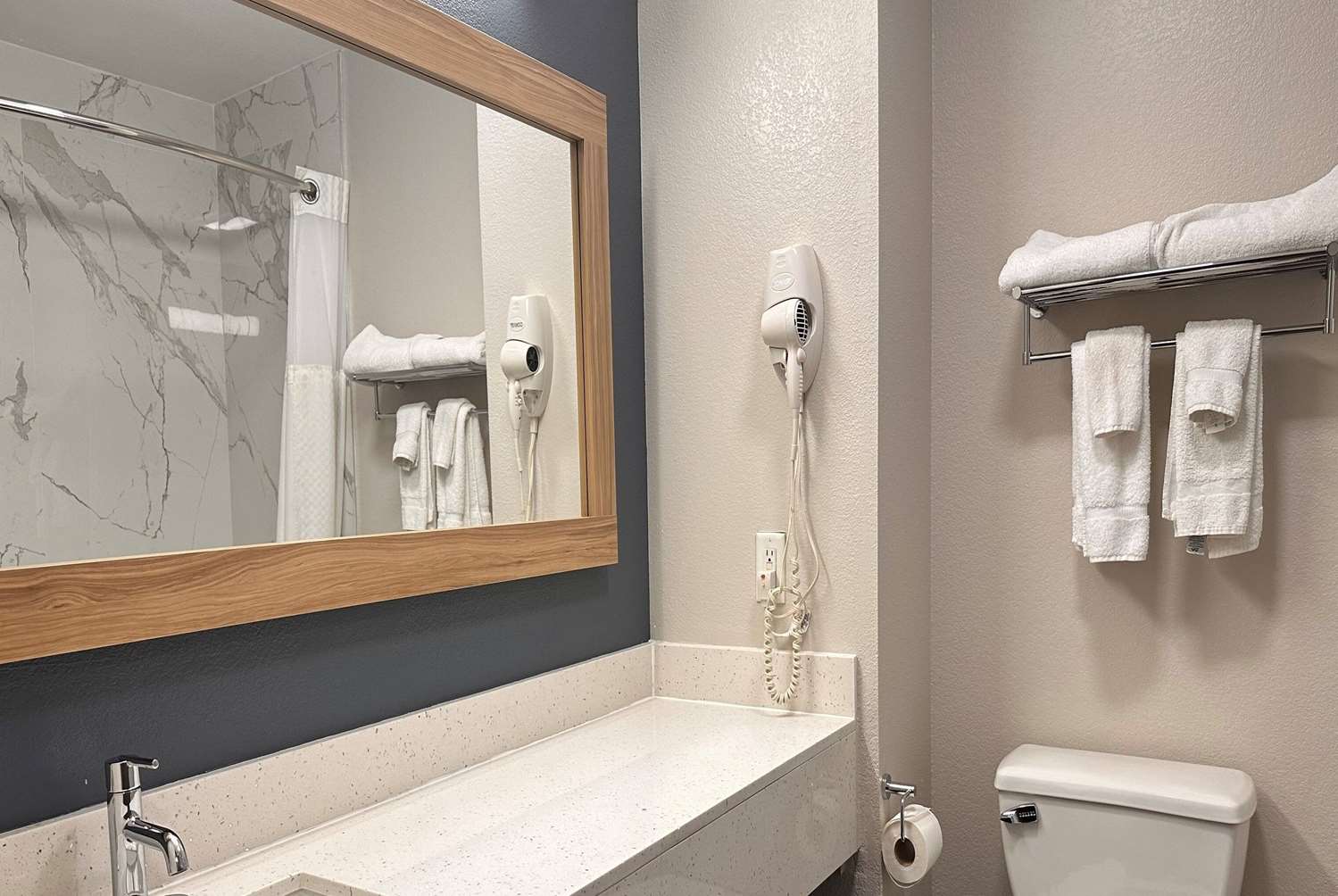 Baymont by Wyndham Noblesville 14/16