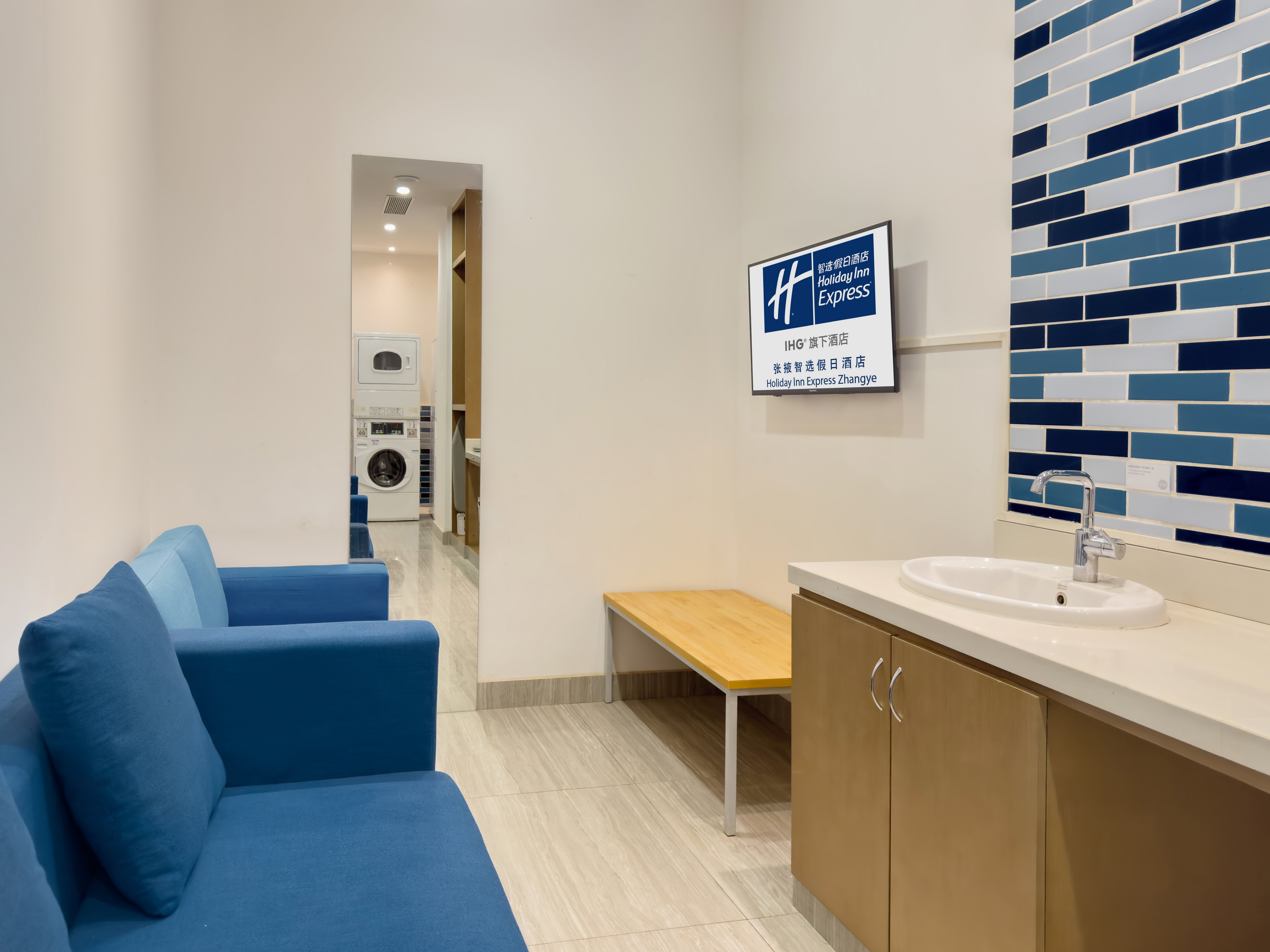 HOLIDAY INN EXPRESS ZHANGYE 24/32