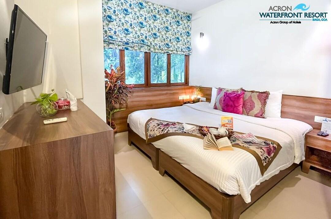 2 Bedrooms, Grand, Emerald, Suite, Living Area