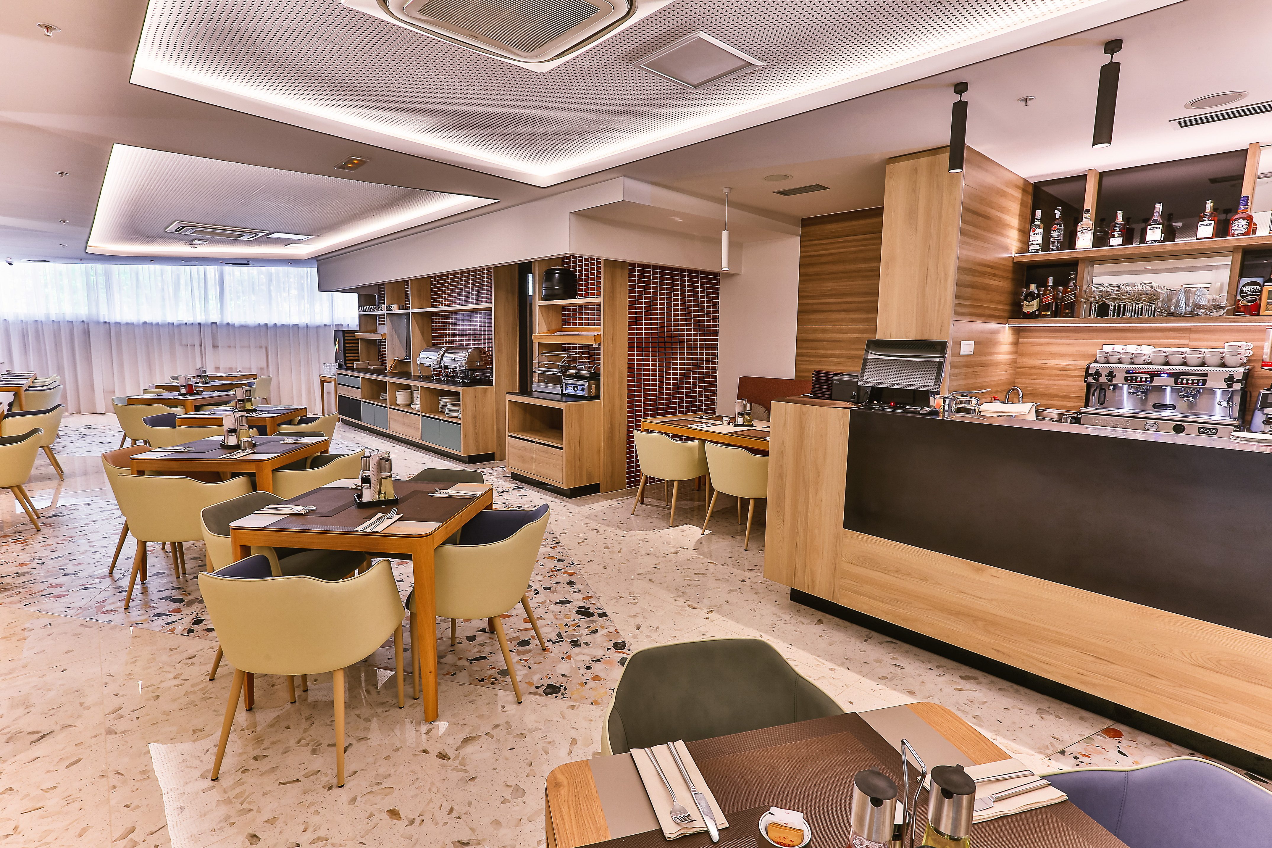 Carine Hotel Centar 41/50