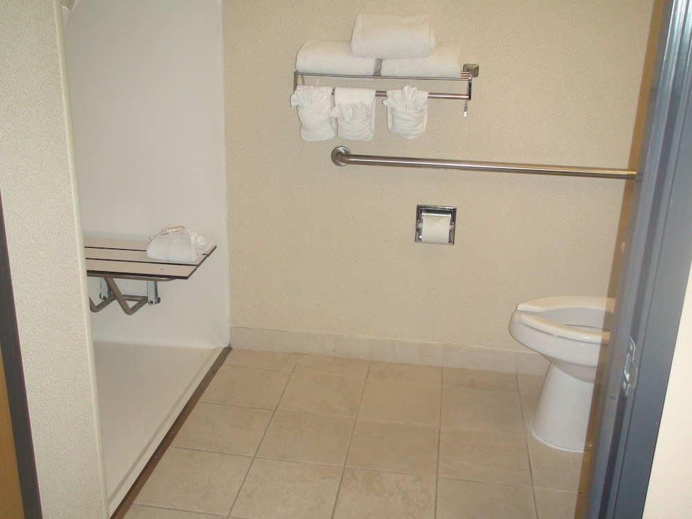 Days Inn & Suites By Wyndham Airport Albuquerque 17/38