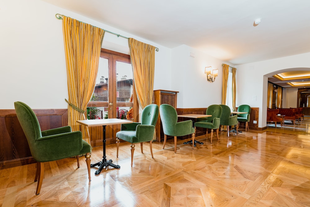 Serena Hotel 27/50