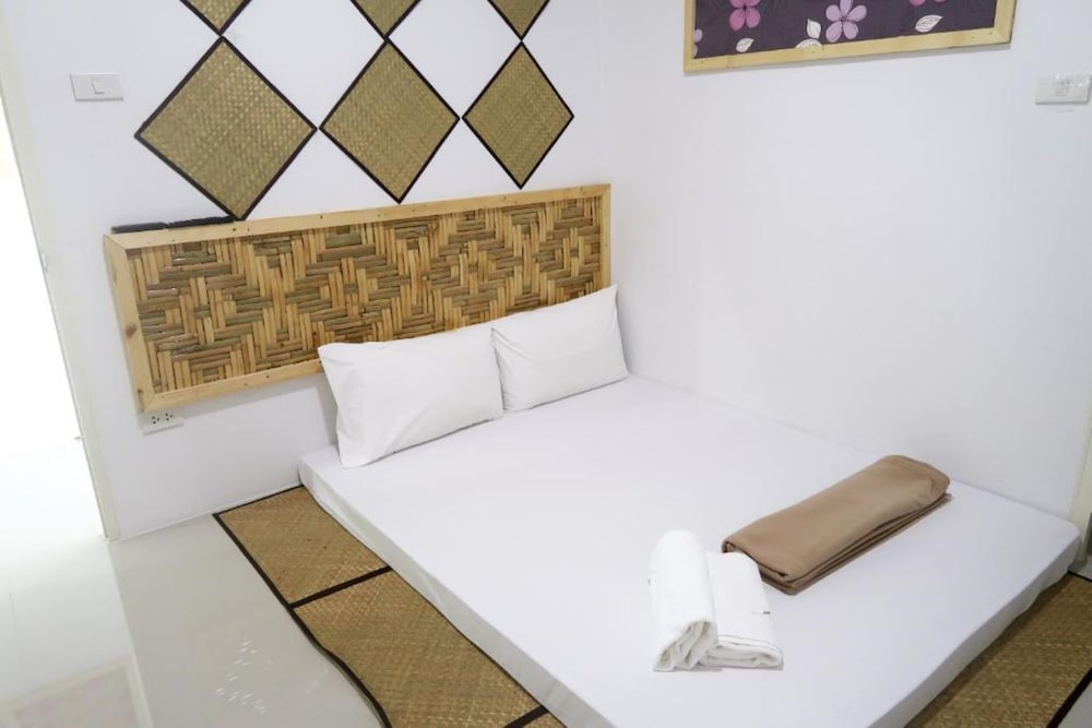 Baan Urt Suratthani Airport Hotel 36/66