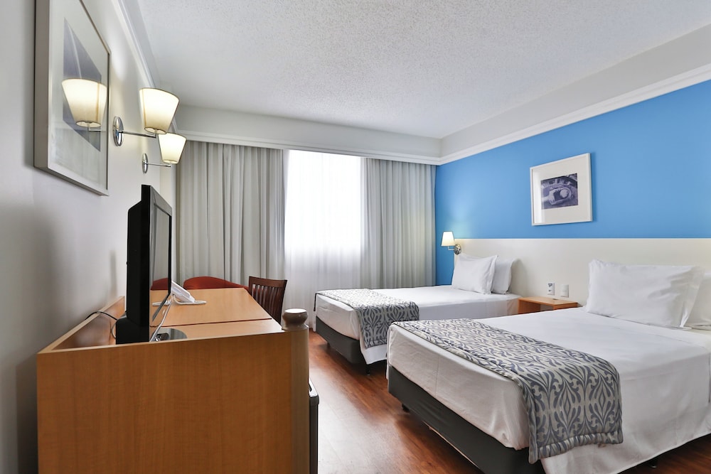 SUPERIOR, TWIN BEDS, ACCESSIBLE