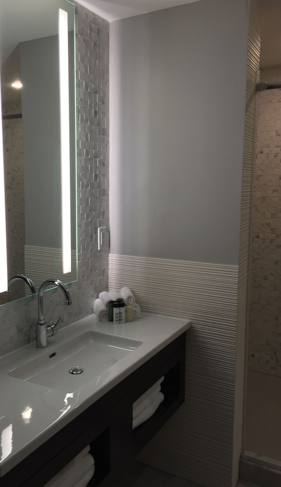 Royal Regency Hotel 25/26