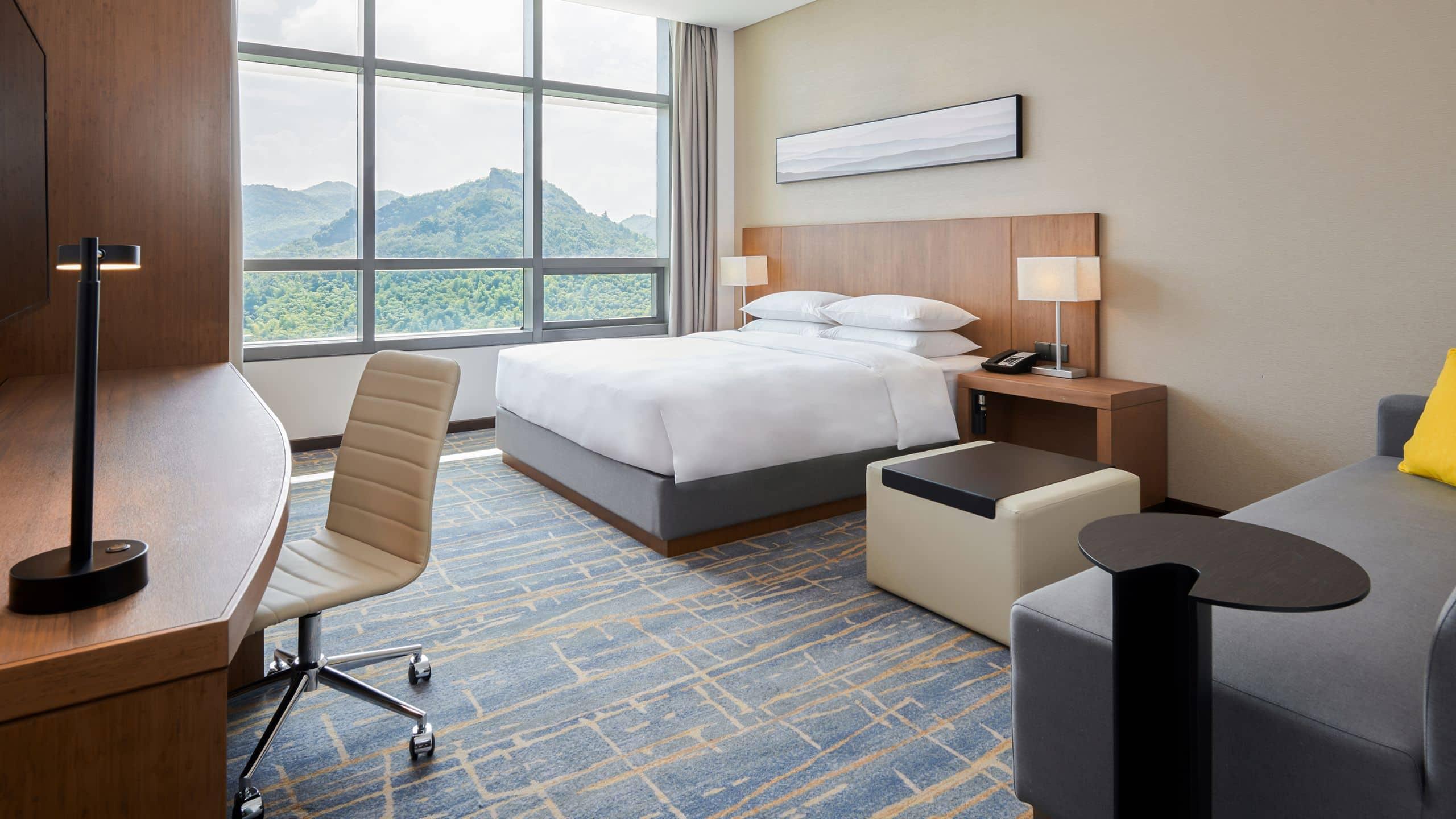Room, King Bed, with View, Sofa