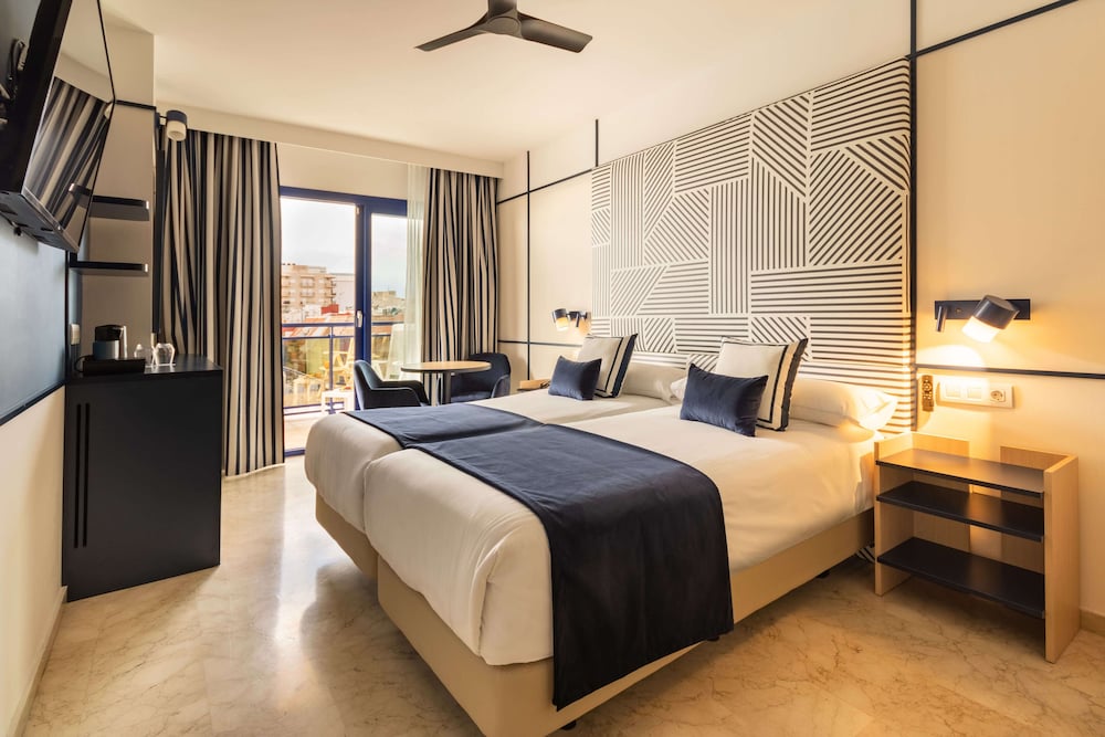 DELUXE, DOUBLE BED, SEA VIEW