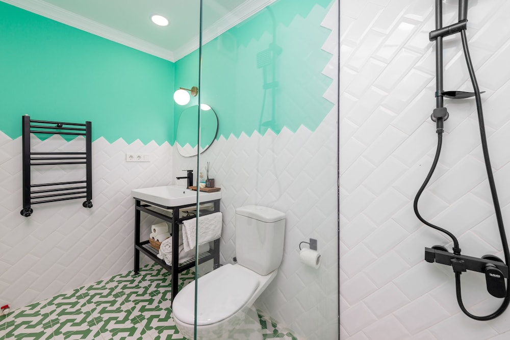 2 Bedrooms, Apartment, 1 Double and 4 Single Beds، Dualis Hotel 8/9