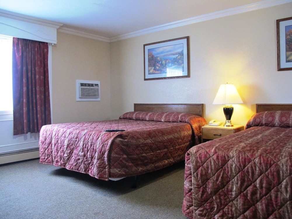 Merrill Field Inn 33/76