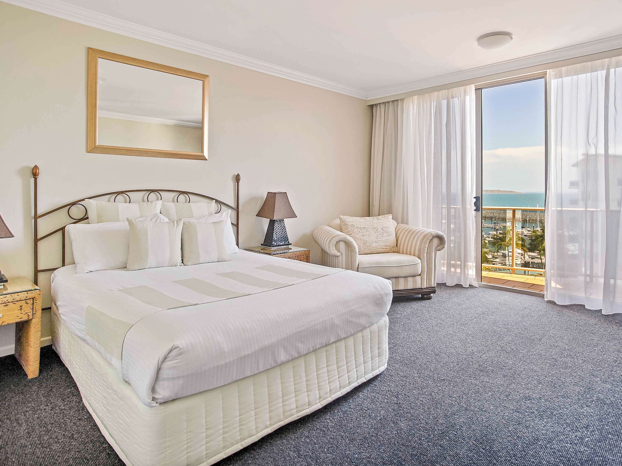 EXECUTIVE, QUEEN BED, BALCONY