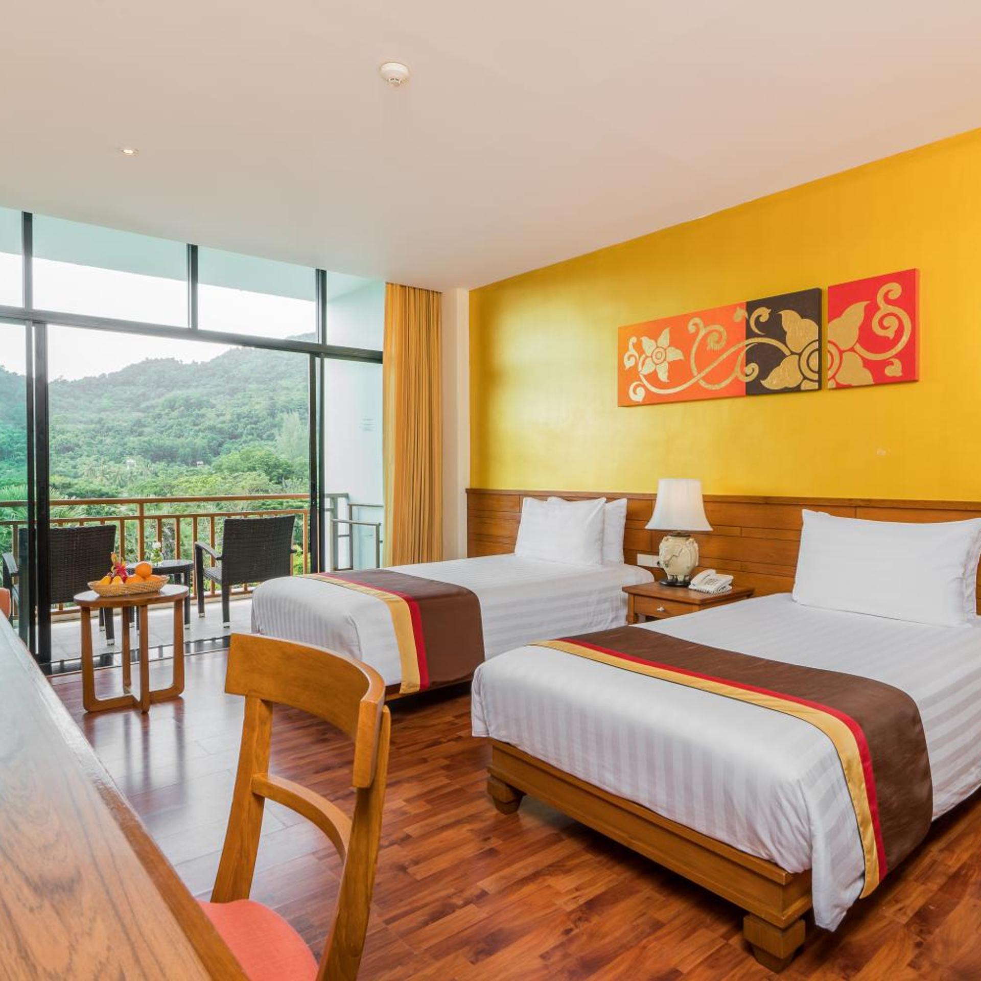 غرفة ديلوكس بسرير مزدوج أو سريرين منفصلين بإطلالة على المسبح